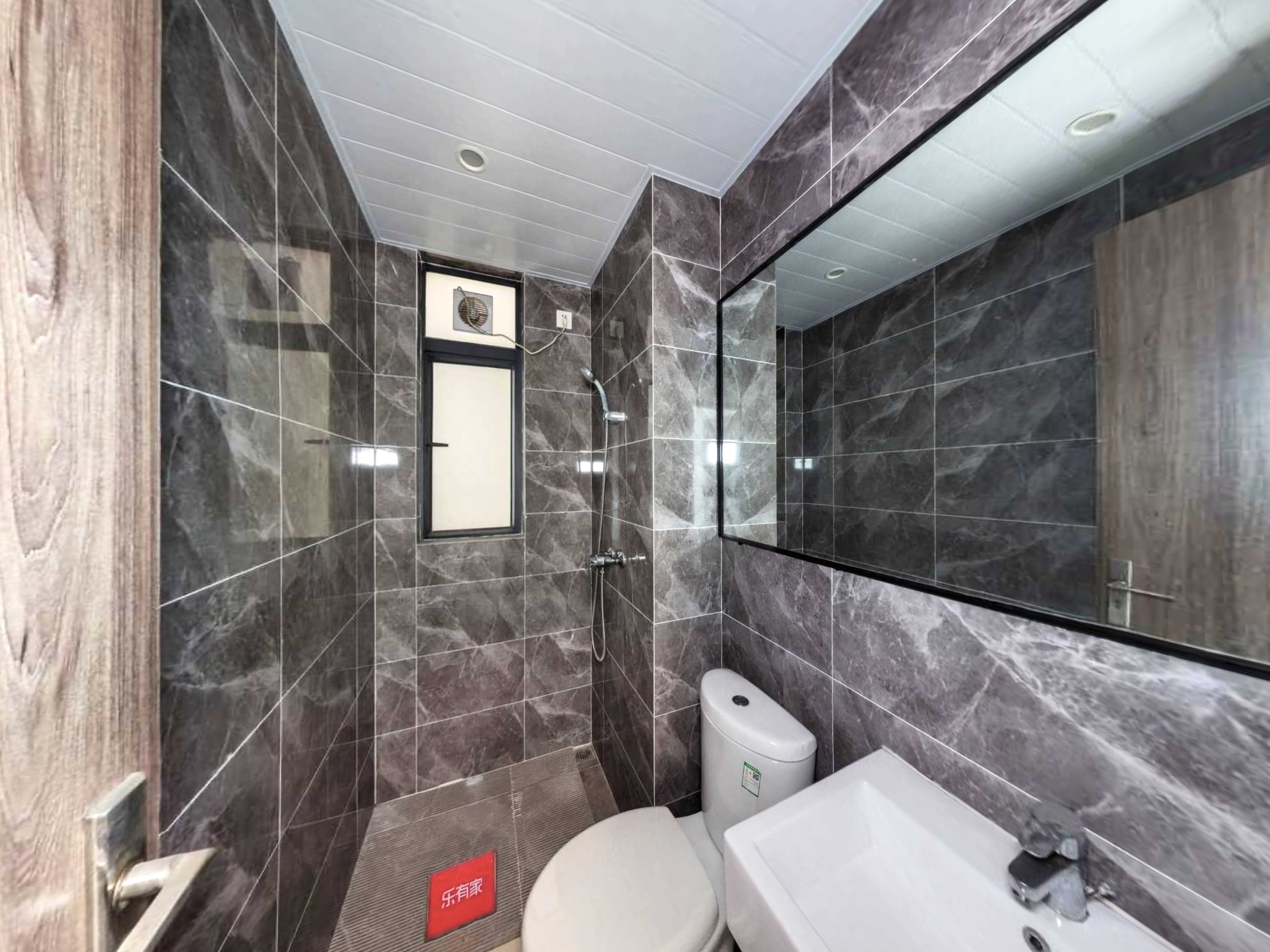 业主急售朝南精装三房