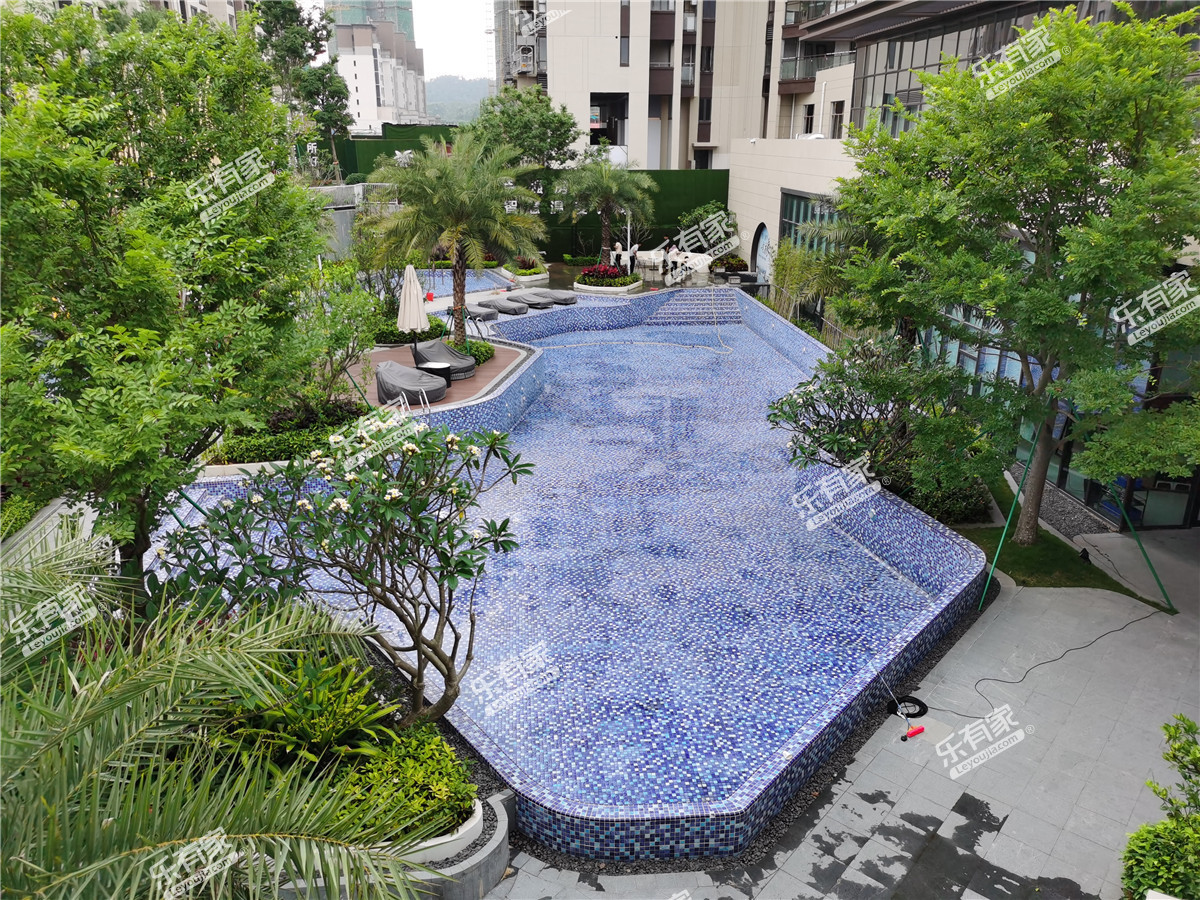 家天下花园小区游泳池
