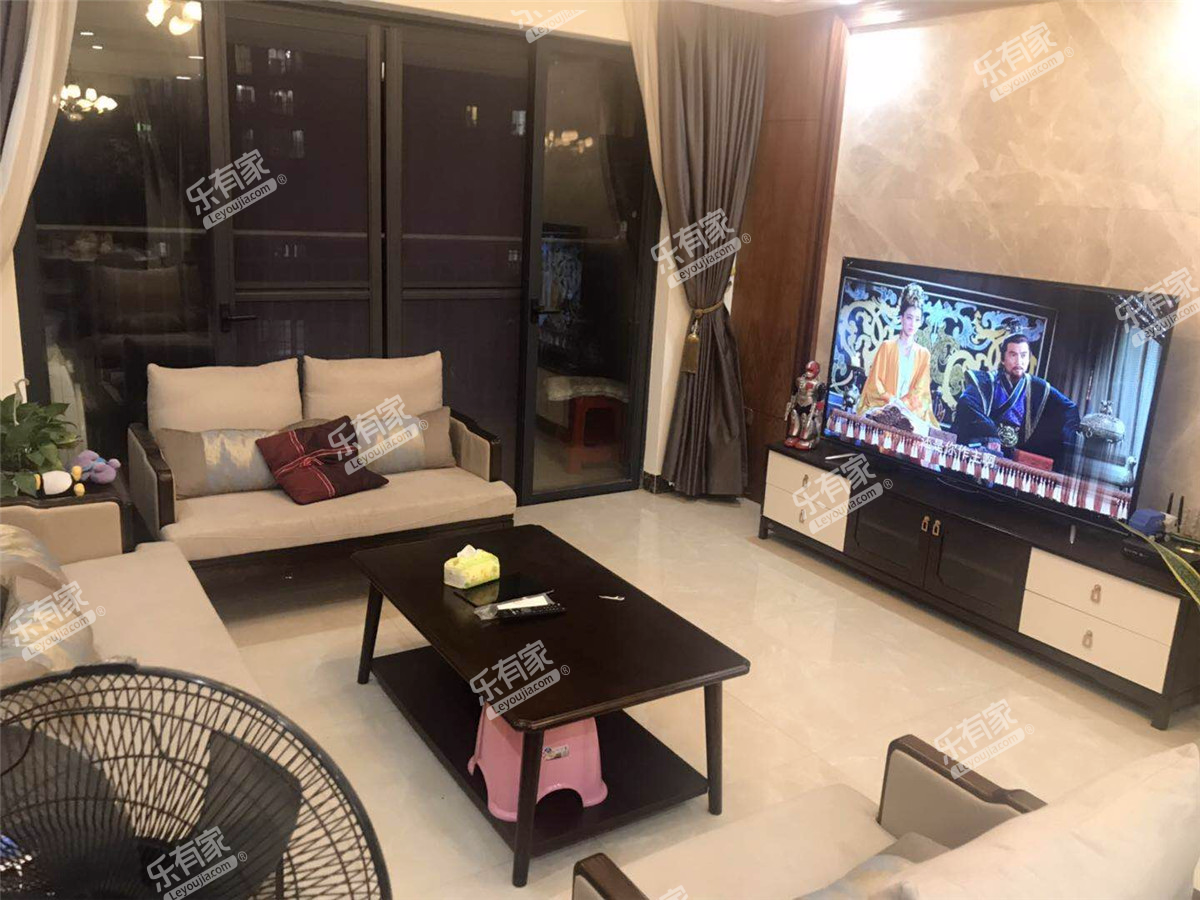 越秀可逸豪苑客厅-1