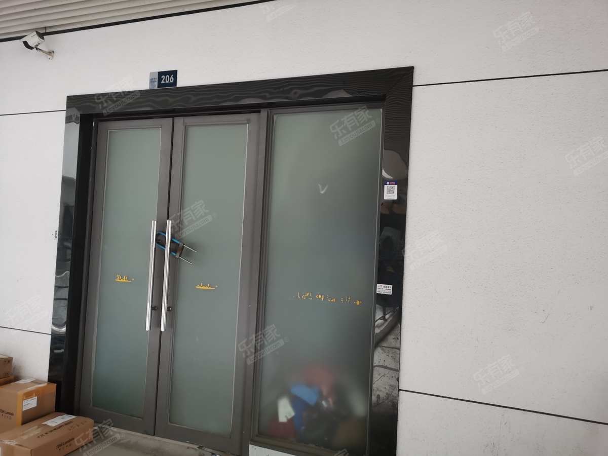 万象新天一期西南普装3室出售！