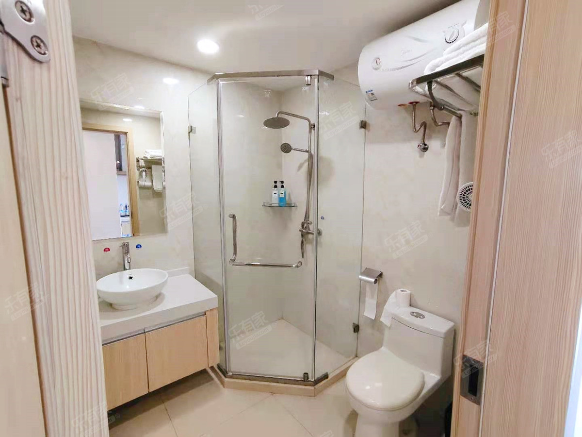 广州融创文旅城商务公寓厕所-1