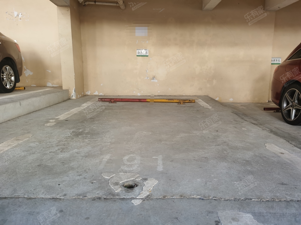 自住小区多年，熟悉小区环境配套，看房联系小区专家何经理