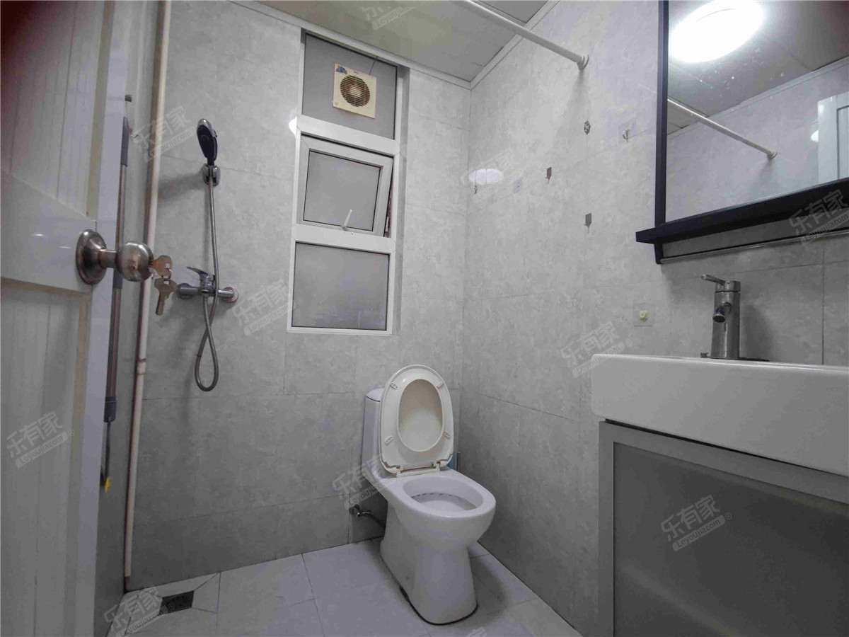 世纪村四期厕所-1