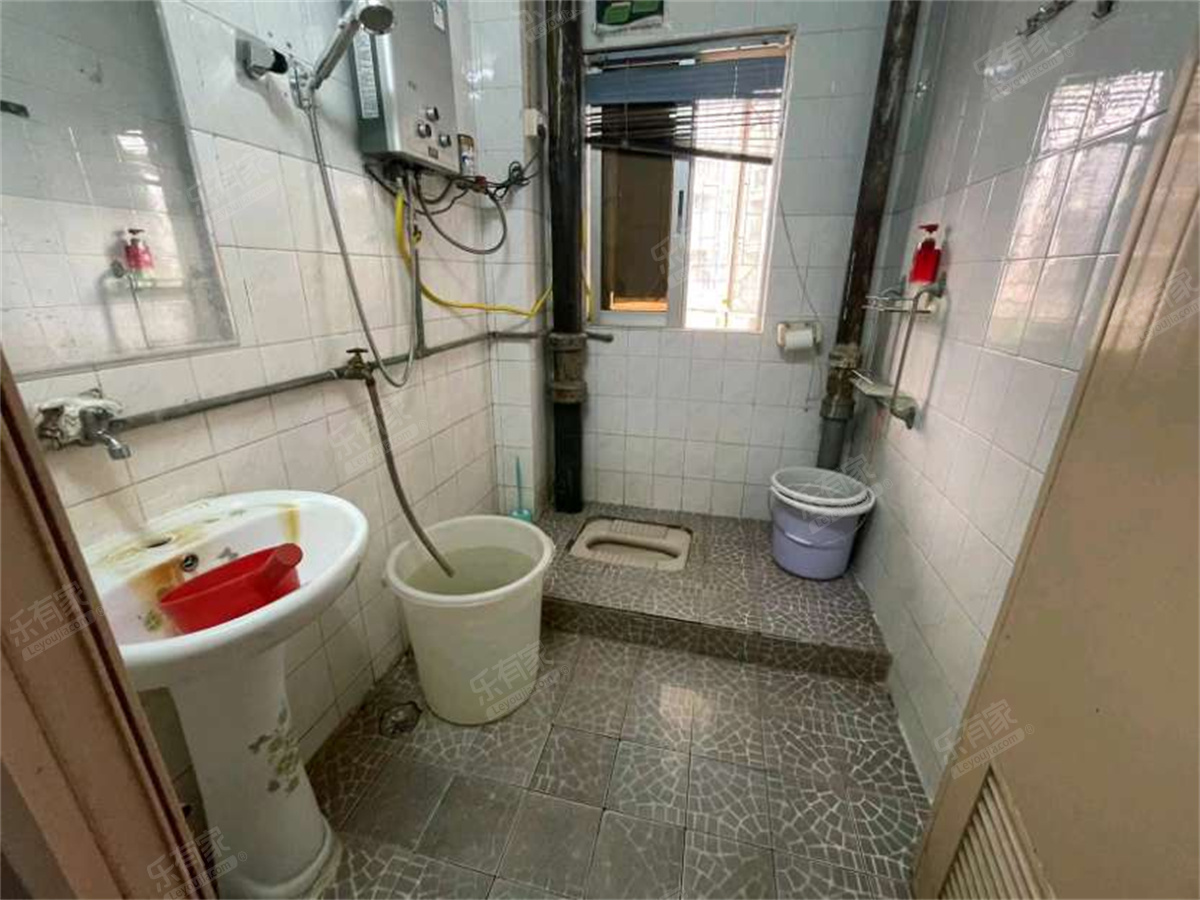燃气公司宿舍厕所-1