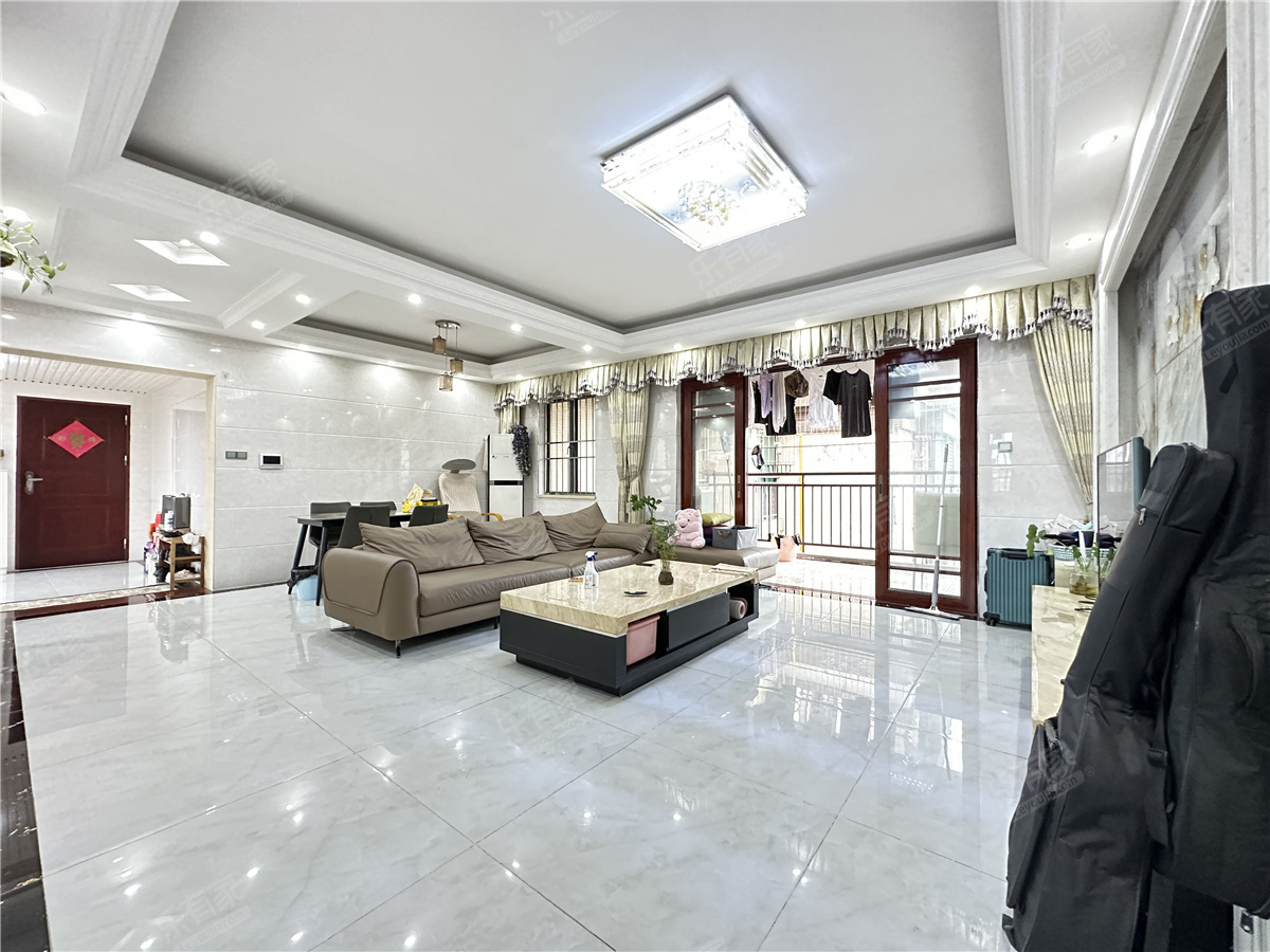 惠城江北，摩卡小镇精装大三房，业主诚意出售，低价出售。