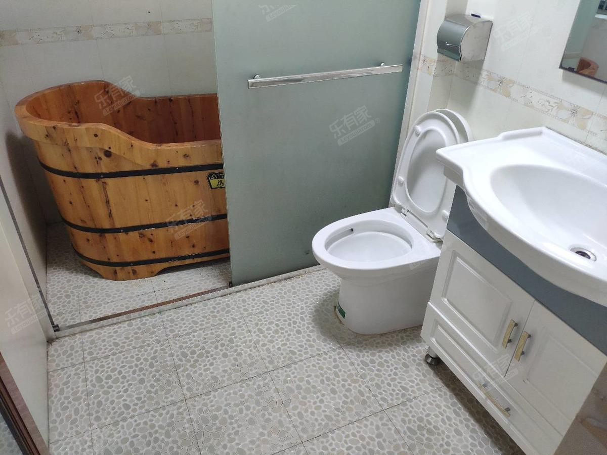 鑫月汇峰厕所-1