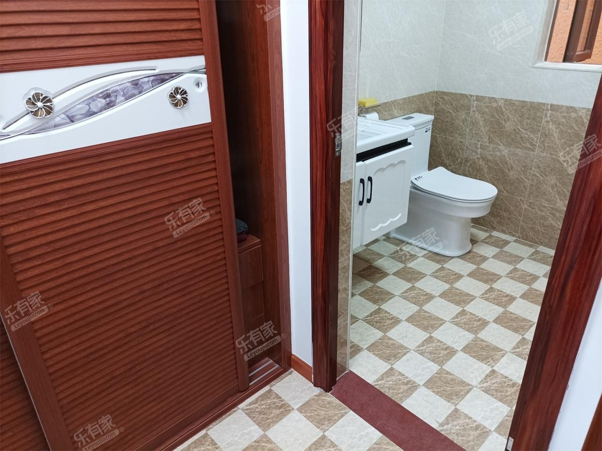 皇庭波西塔诺厕所-1
