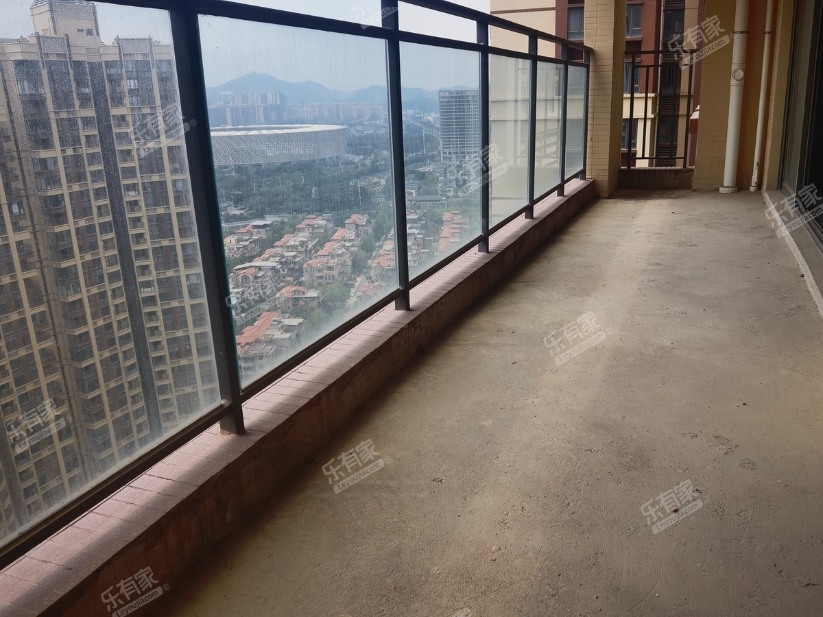 江湾公馆二期毛坯房源业主诚心出售，看房方便