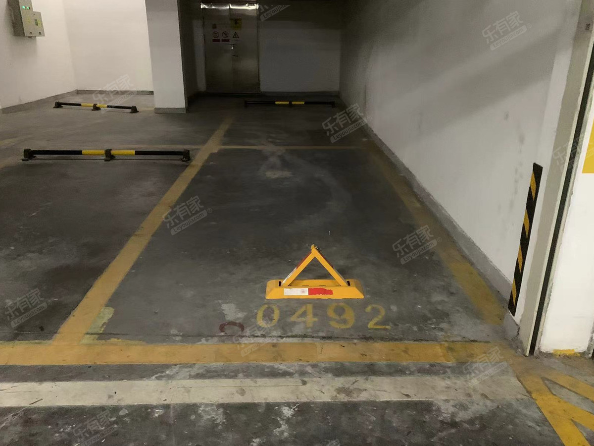 中海锦苑标准车位诚心出租