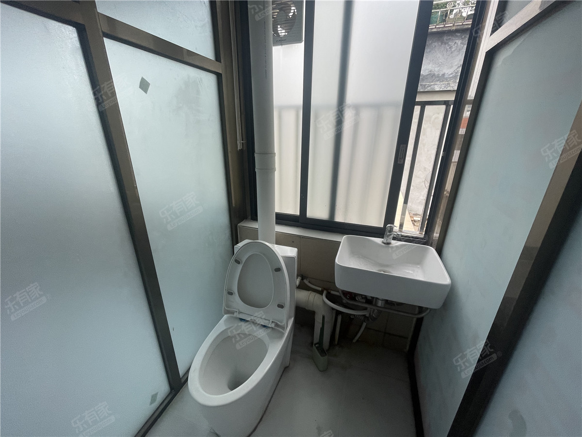 龙兴花园厕所-2