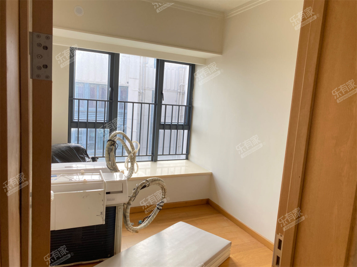 蔚蓝花园居家3室出售