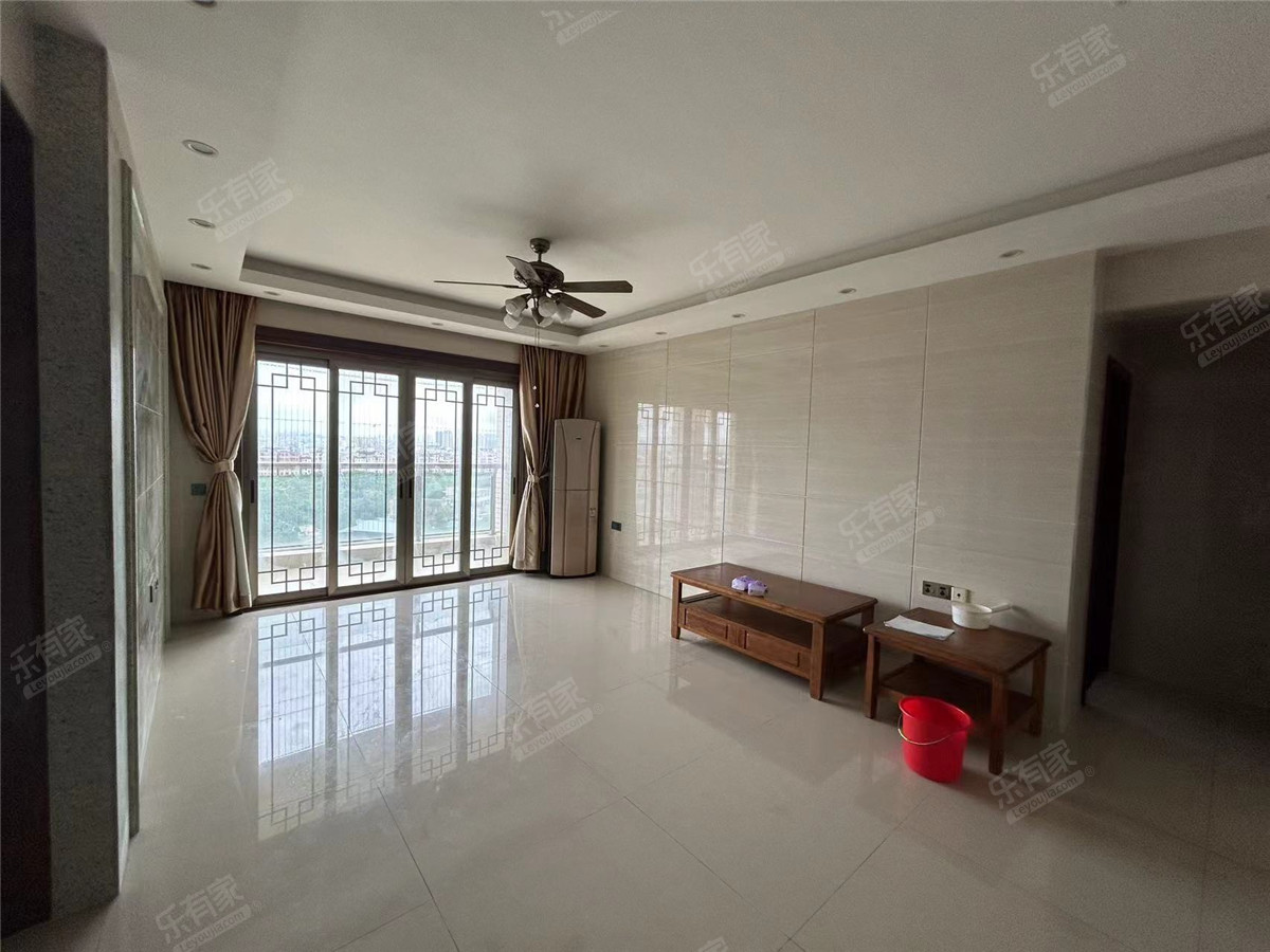 迎宾豪苑南精装3室2厅121m²-深圳迎宾豪苑二手房