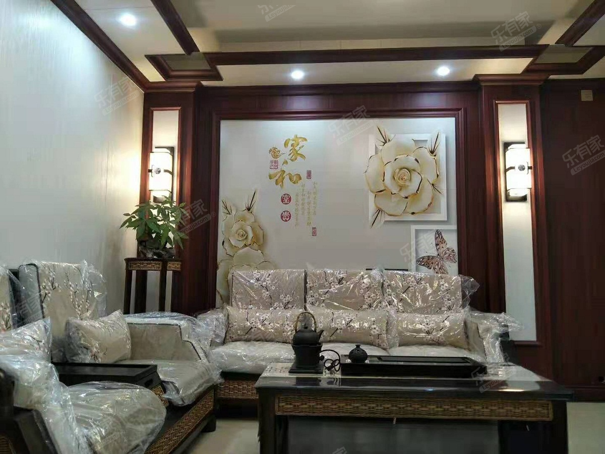 东湖花园一区南北精装3室2厅89.37m²