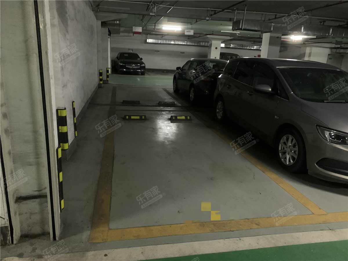 地下停车位，靠近电梯口位置，单边位好停车，非常方便
