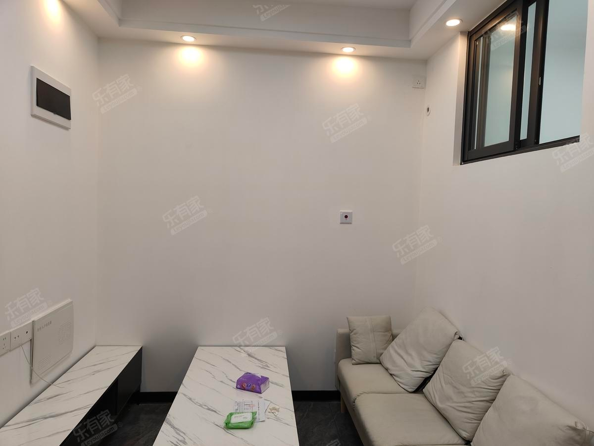 金稻田公寓精致2房，临地铁，近万象汇商圈，带翠园东晓九年制