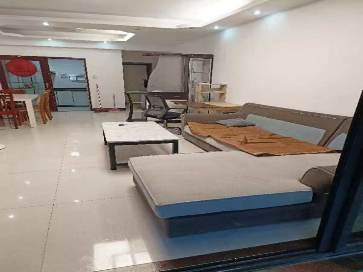 万威美地南北精装3室2厅101m²