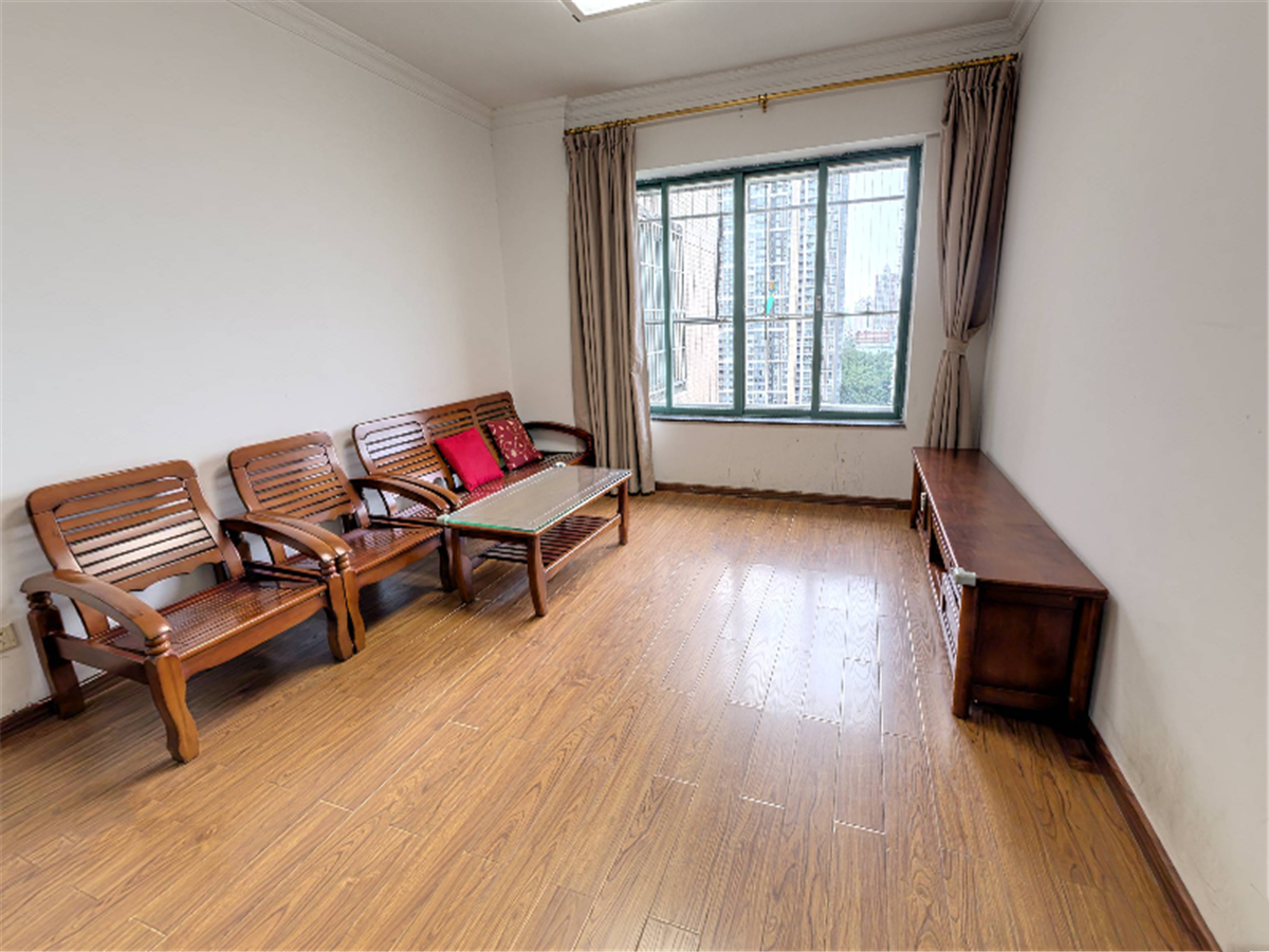 华港花园，精装房，拎包入住