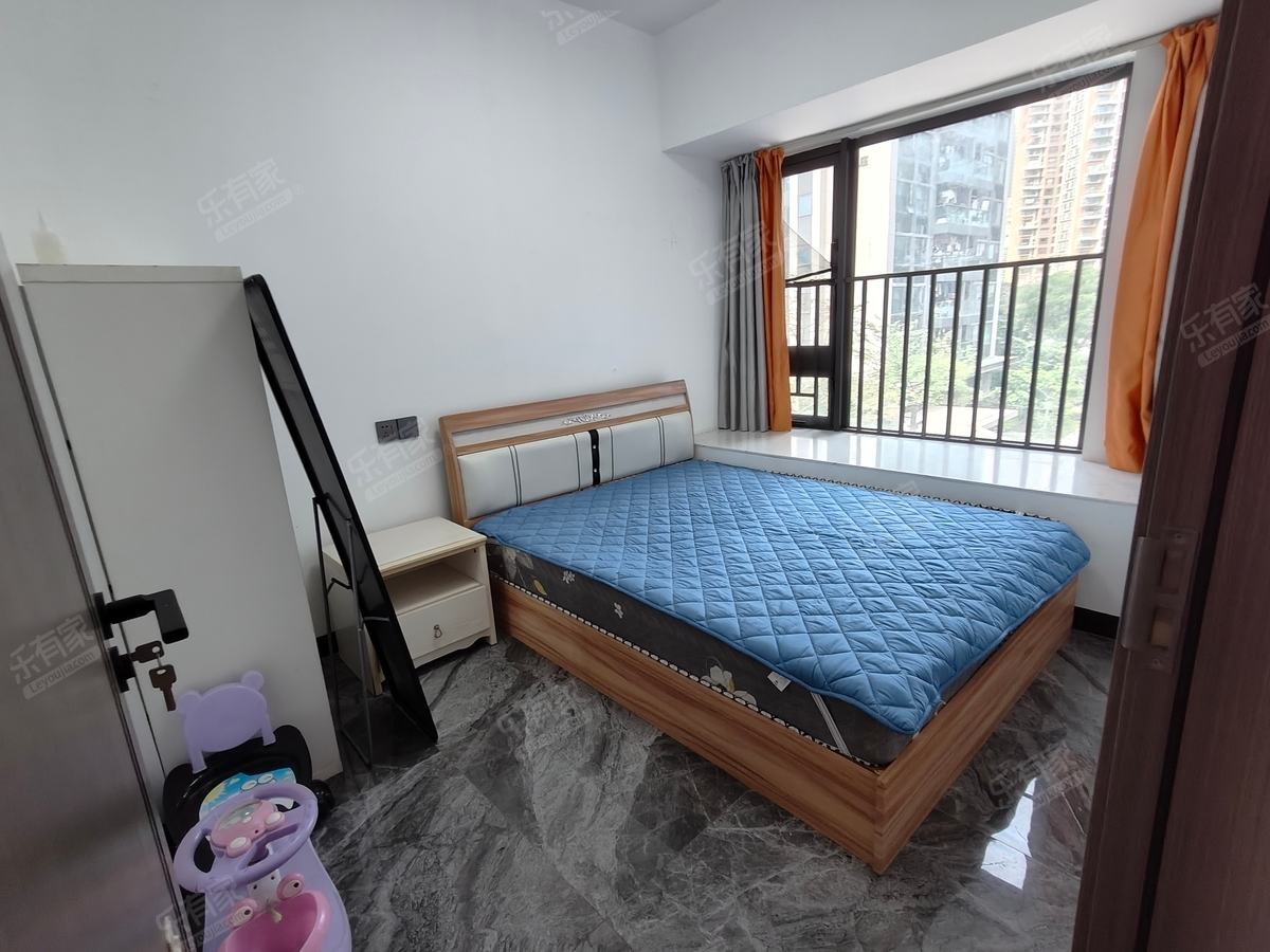 万丰海岸城对面，博林君瑞，横厅通透三房，满五，诚心出售