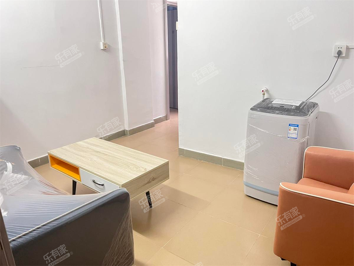 龙丰路18客厅-1