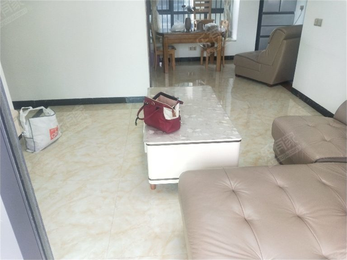 御湖半山华府 3房2厅2卫 90.82㎡