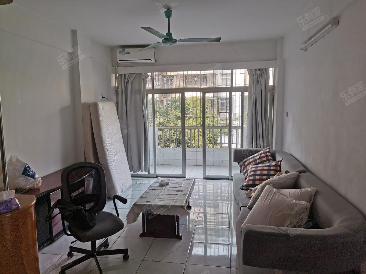 宝龙苑南北普装3室2厅92.6m²