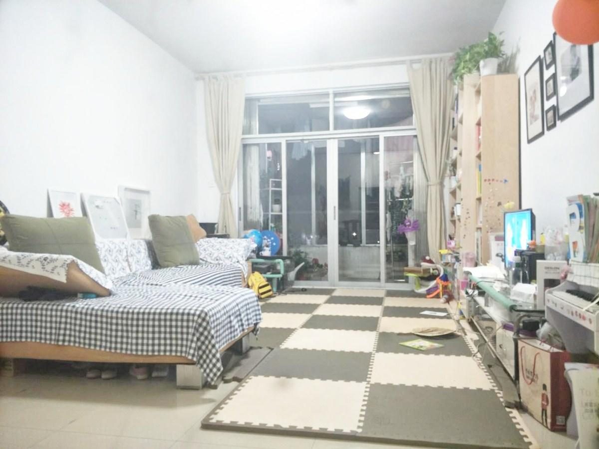 桦润馨居客厅-1