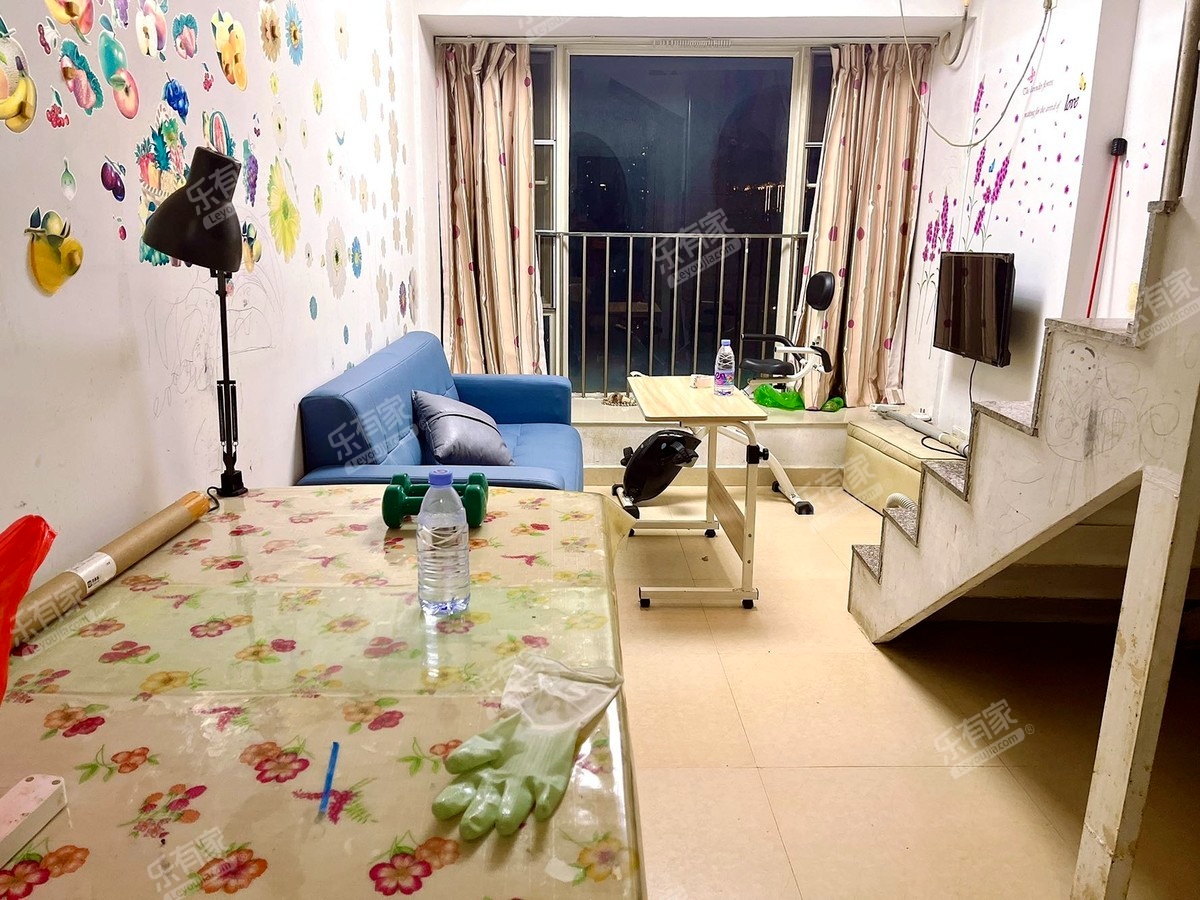 爱顿3季客厅-1