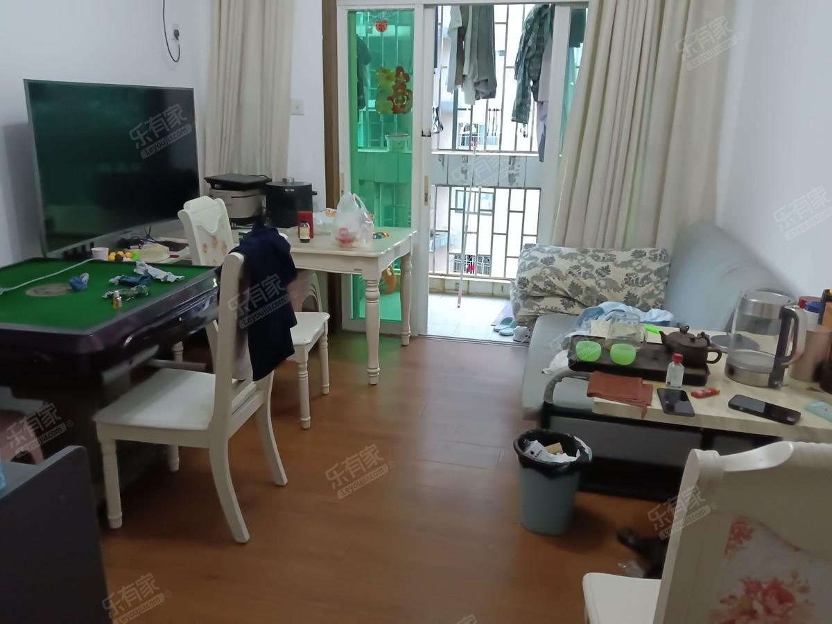 新街口大厦两房两厅，业主诚心出租，价格实惠