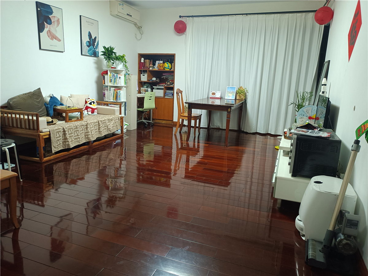 房子户型比较不错，宽敞实用，非常适合居家。-中山后海花半里雅居租房