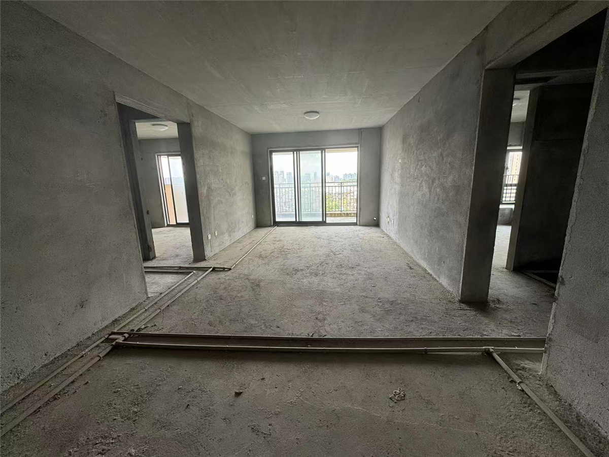 金地博登湖澜庭东南普装3室2厅117m²
