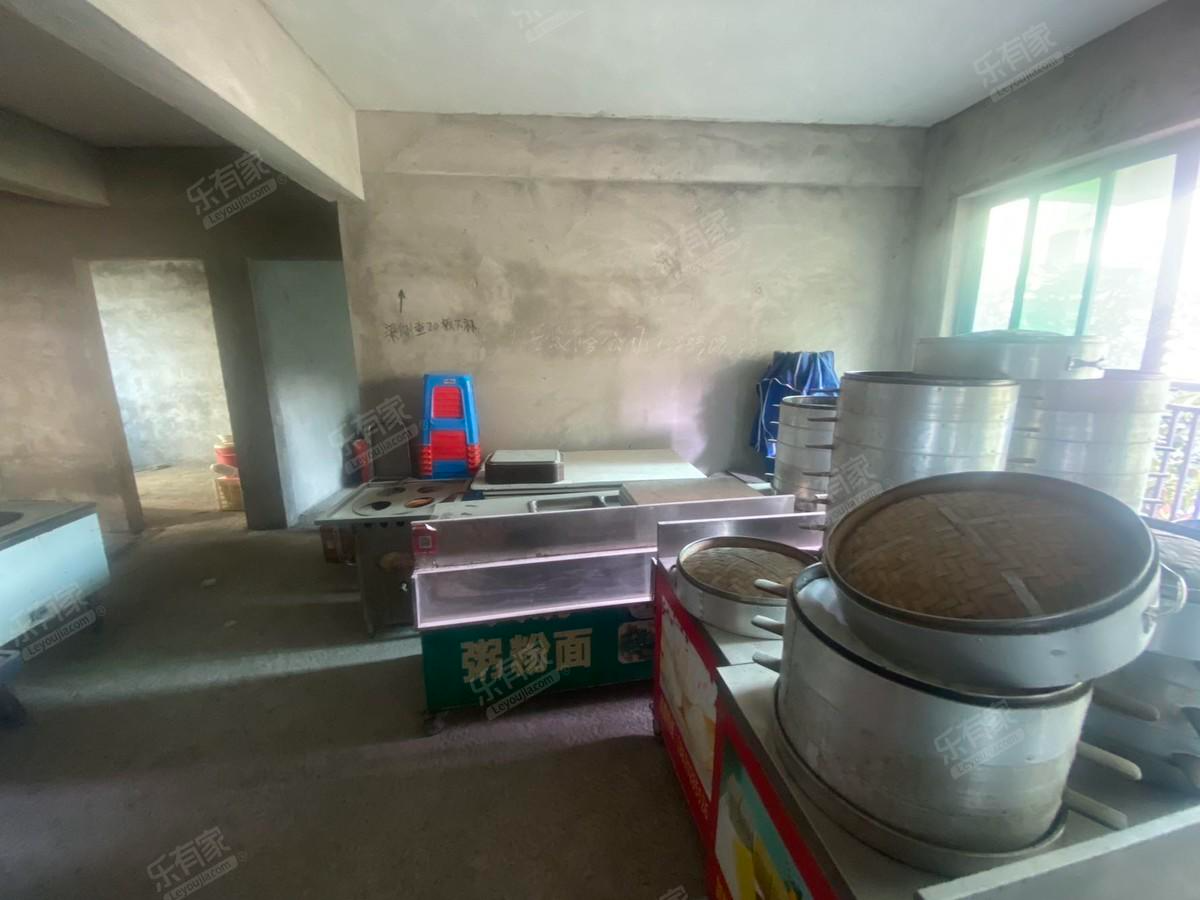 坦背市场旁，有露台两房-珠海名都华庭二手房