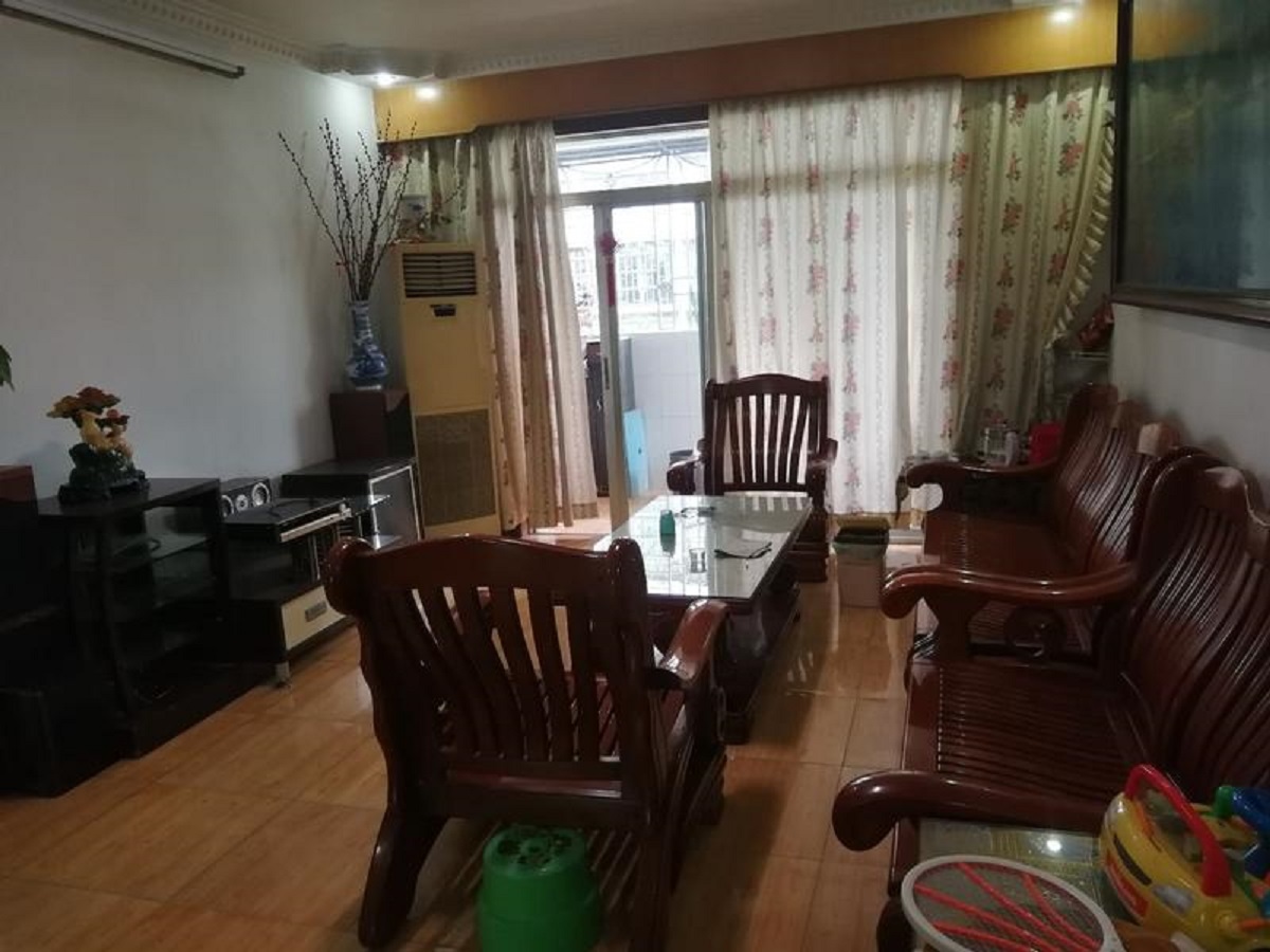 宝兴花园 东南 精装 4室 2厅 99m² 
