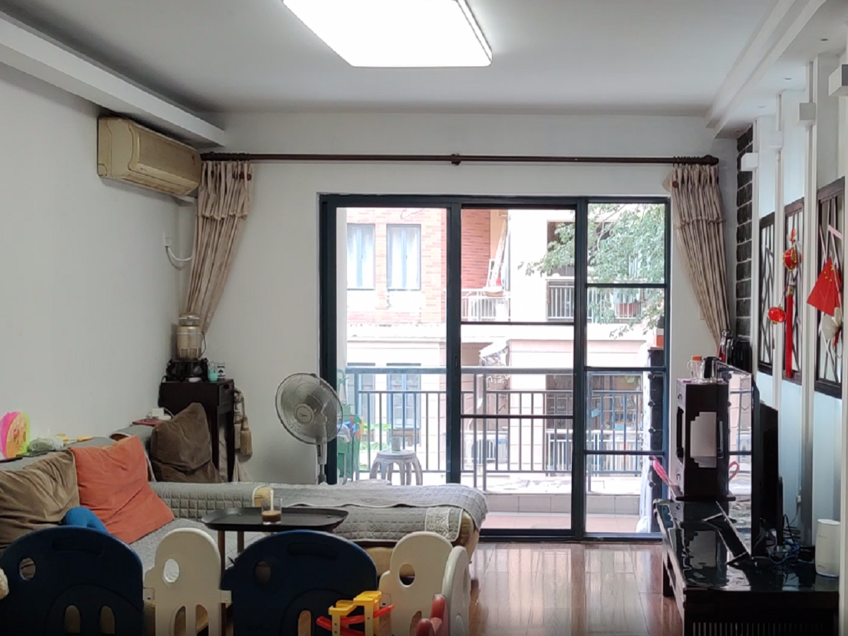 万科四季花城七期客厅-1