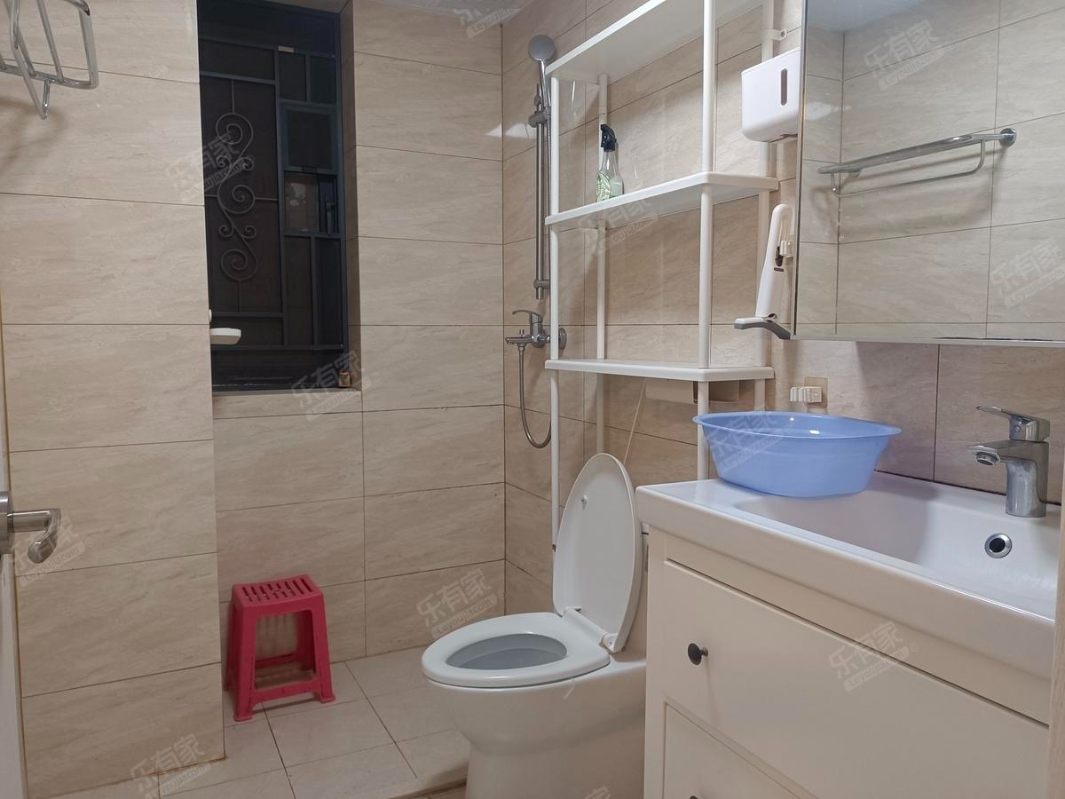 诚心出售，看房随时方便