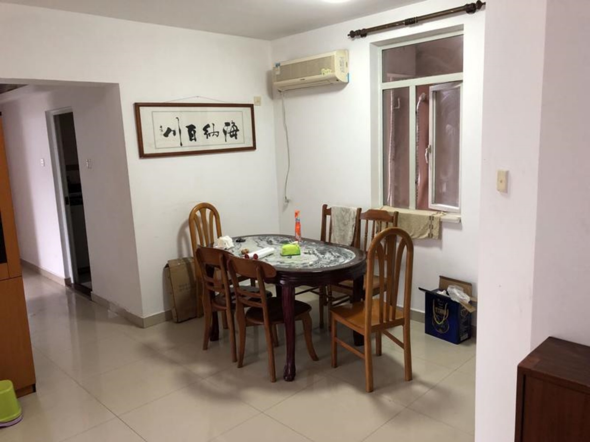 花园小区，房子户型非常实用，客厅出阳台，通风采光都很不错-中山华府假日大厦租房