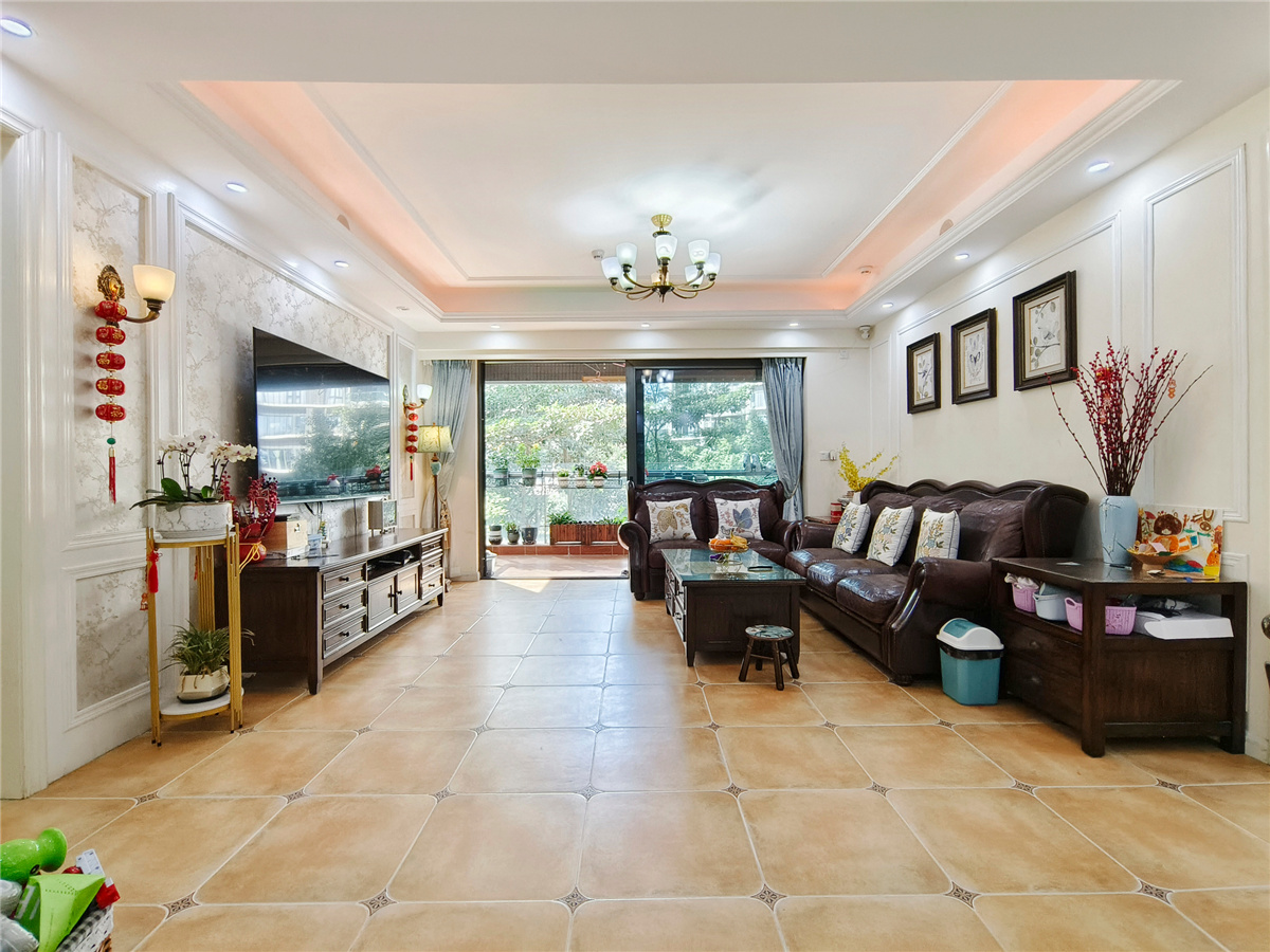 宝中次新好房必看，四房南北通透，视野开阔，地铁口车位足