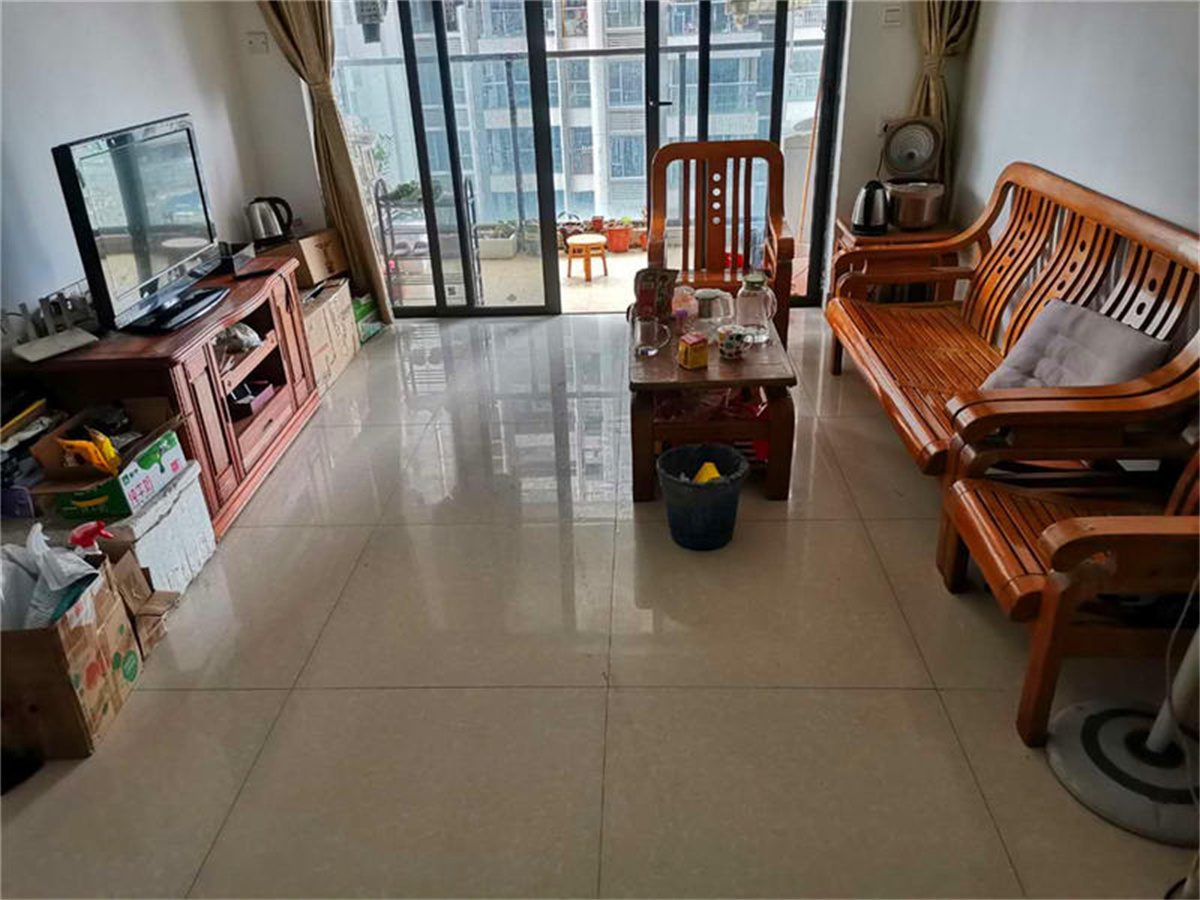 四季阳光，税费低，户型方正通透！带地面与空中花园，业主诚心出售，随时看房，心动不如行动！-中山四季阳光二手房