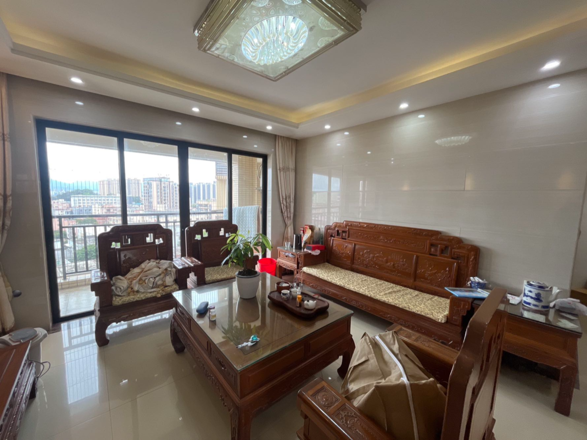 富盈御荷，朝南中楼层，花园美景，人车分流，商业便捷，业主诚售，随时看房！