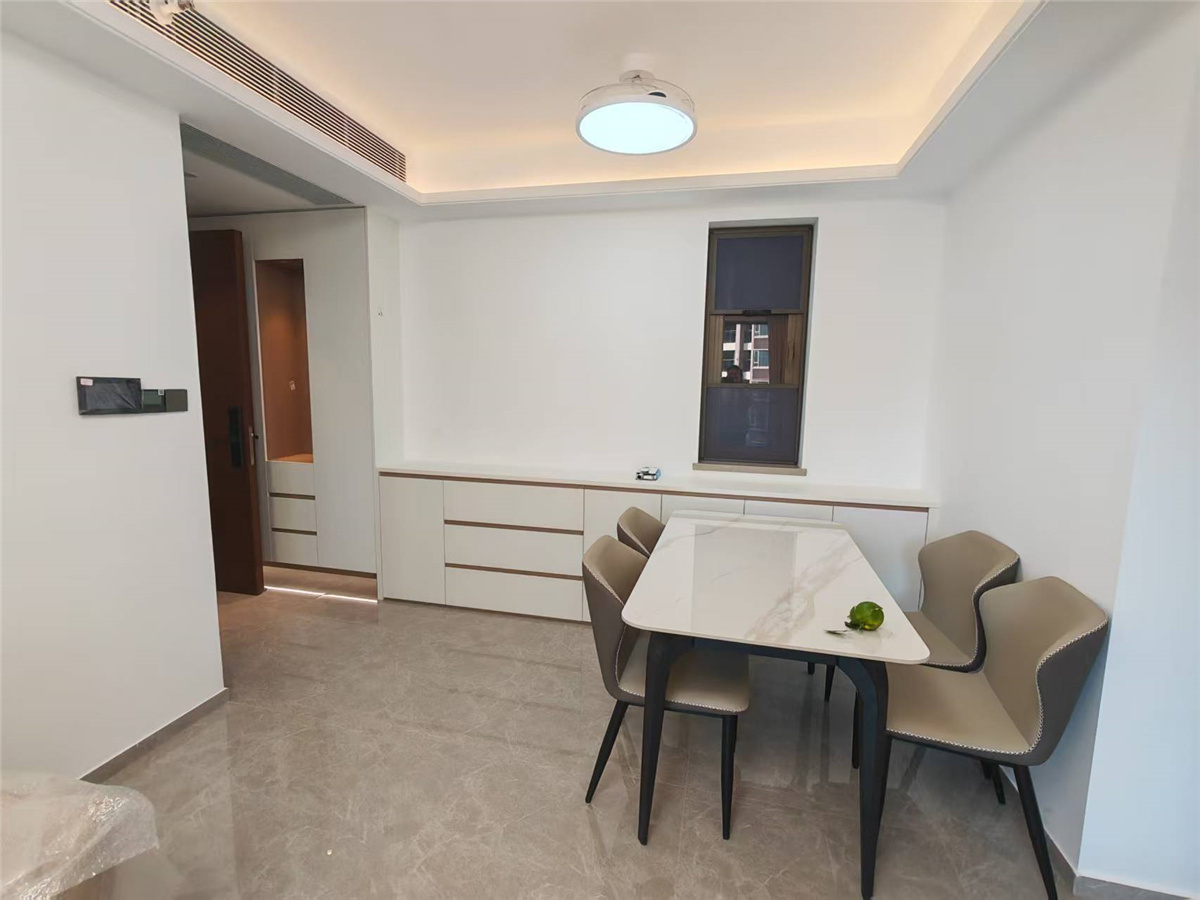 急租！全新装修拎包入住精装三房！