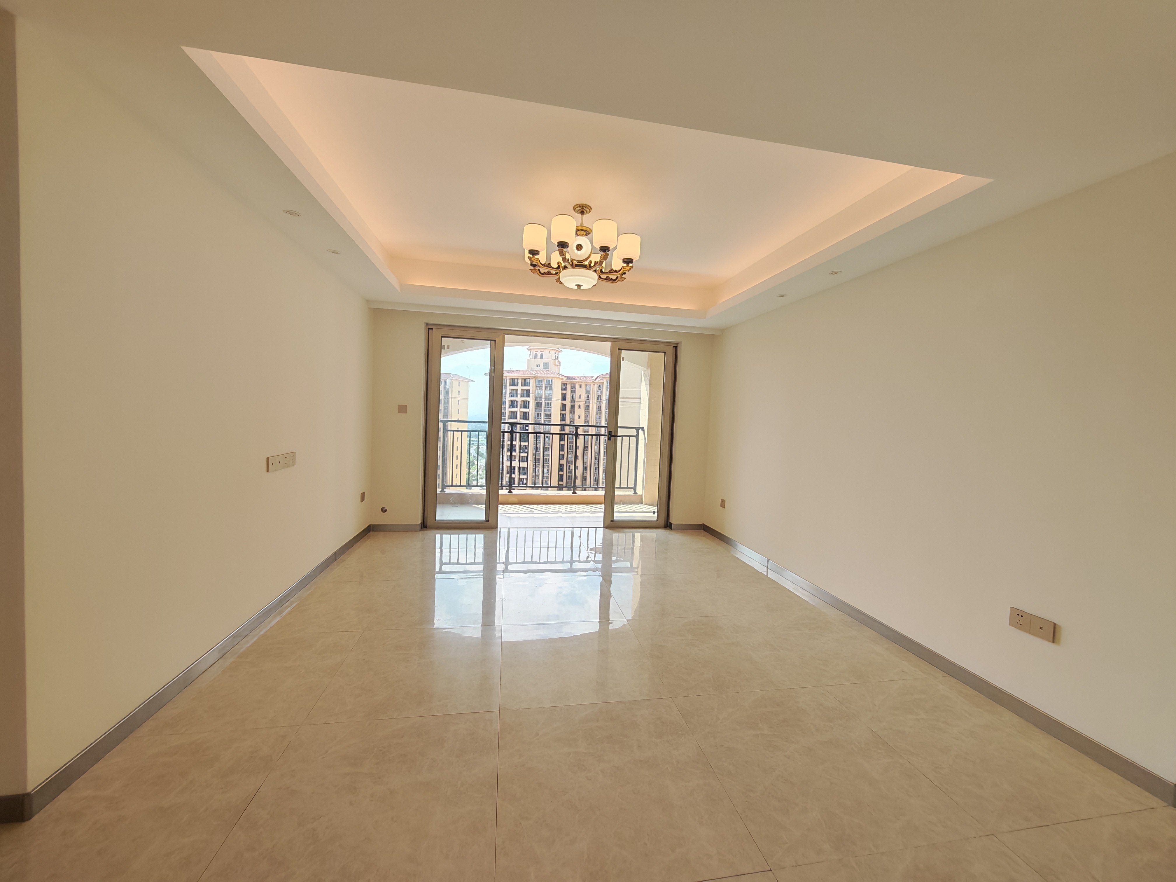 敏捷绿湖首府六期，朝南高楼层，楼龄新，车位足，业主诚售，随时看房！