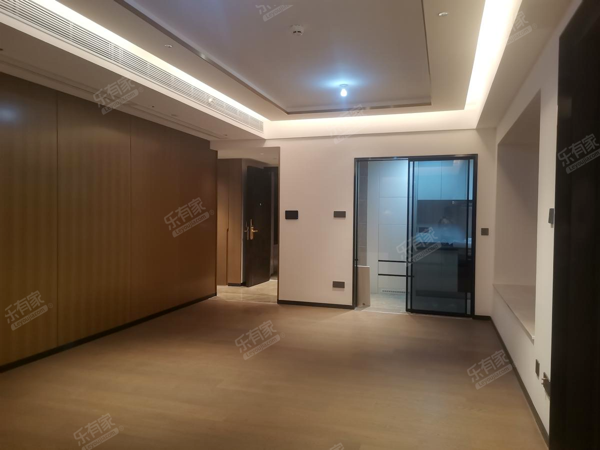 万科星城，朝南高楼层，采光极佳，重点学校近在咫尺，楼龄新，人车分流，业主诚心出售！