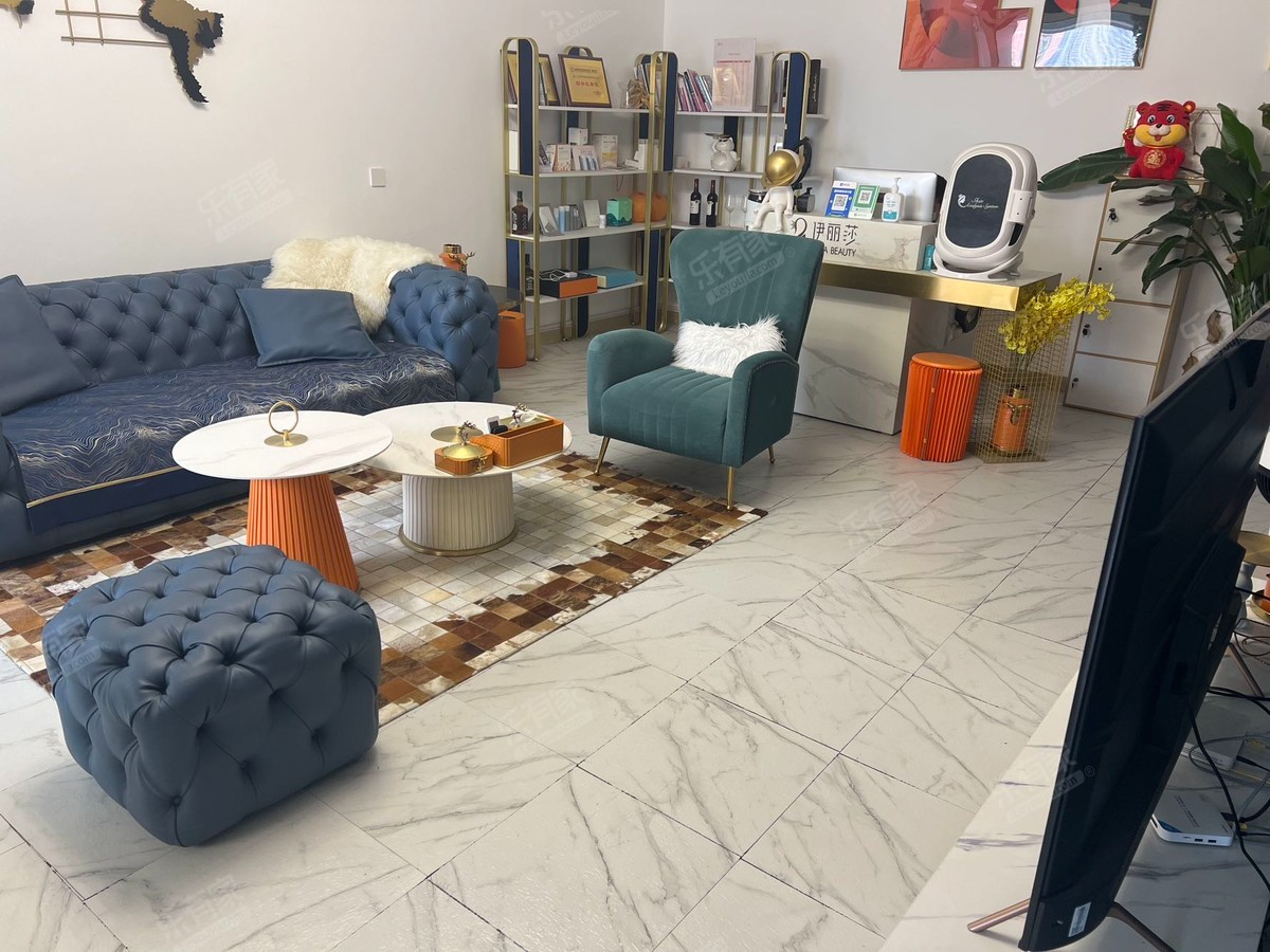 小区是03年竣工的,一共3栋，有空中花园和游泳池。正对面就是-深圳美荔园租房