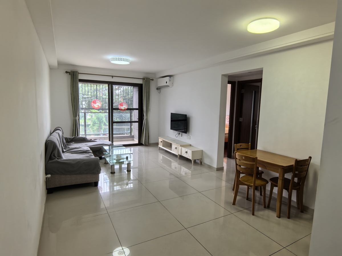 房子没有抵押，产权很清晰，业主诚心出租房源，看房方便。