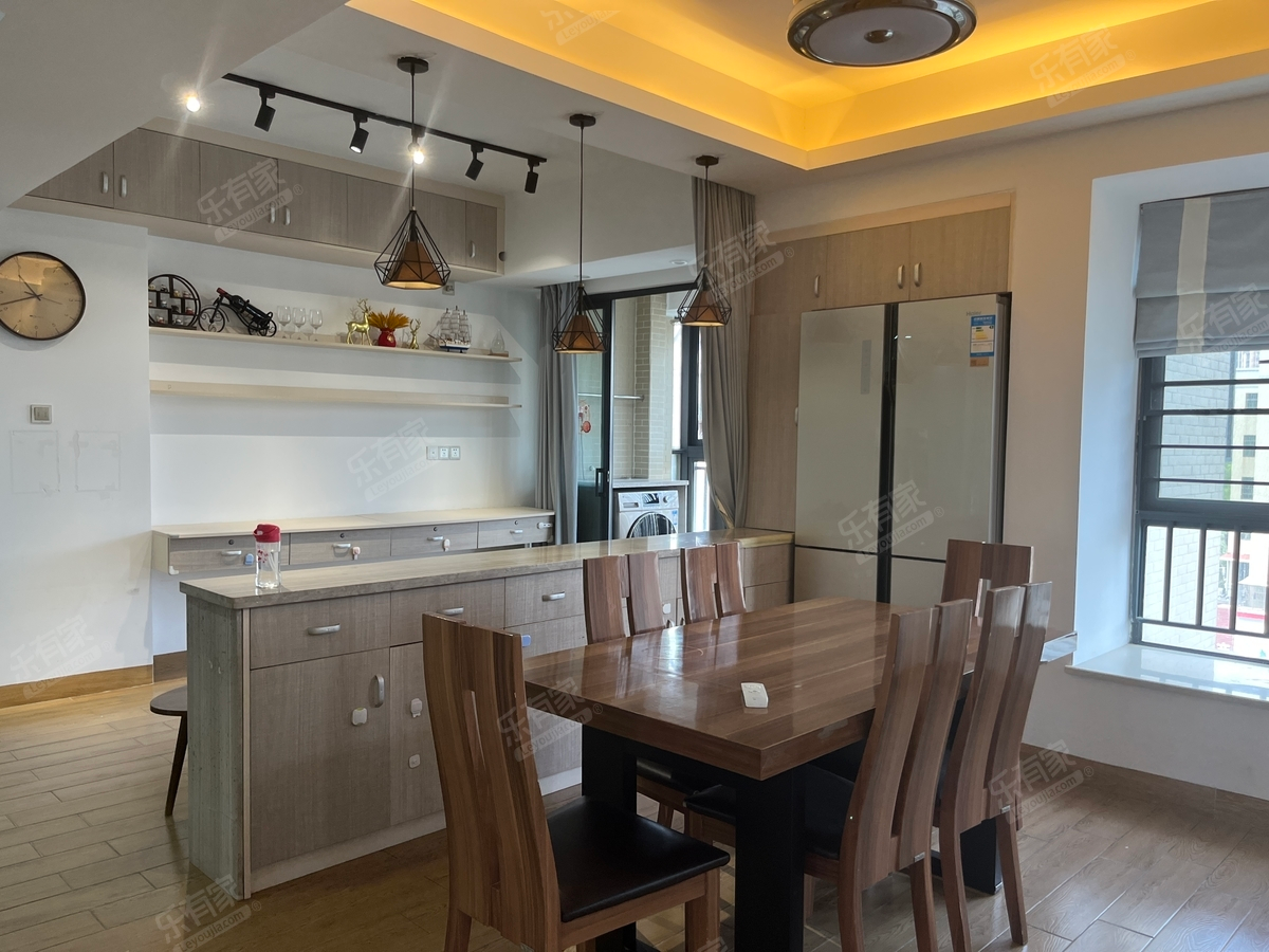 世荣名筑南北普装4室2厅122.4m²-珠海世荣名筑二手房