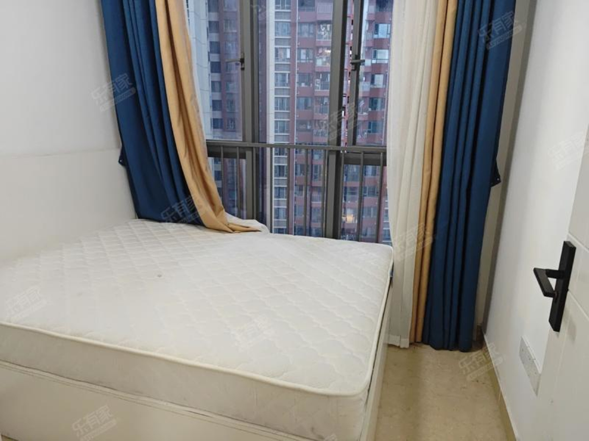 小区自带大型商超，周边有大生体育公园，文体中心公园-深圳麟恒中心广场三期租房