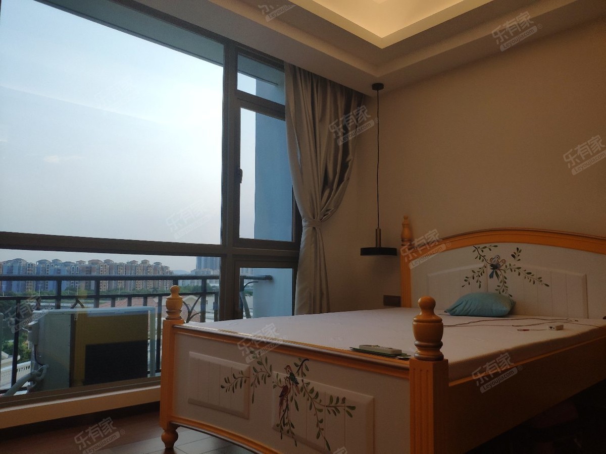 懿峯国际公寓	客厅-1