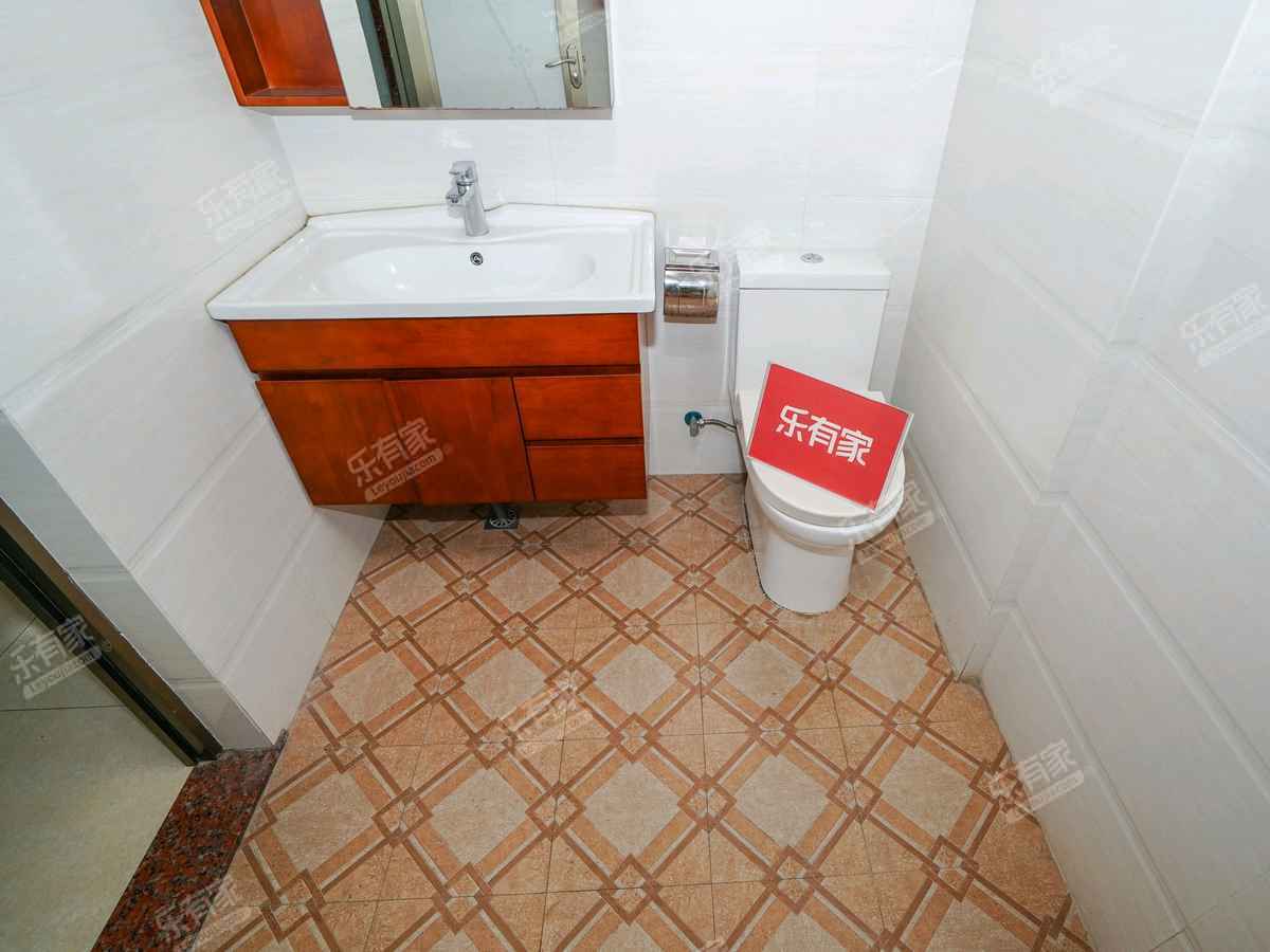 雍景园国际公馆厕所-2