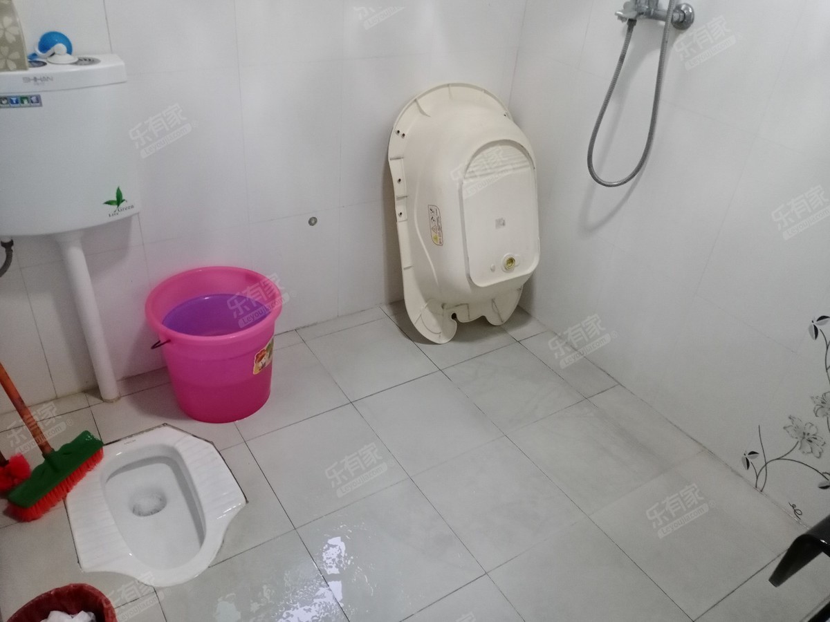 骏逸华庭厕所-1