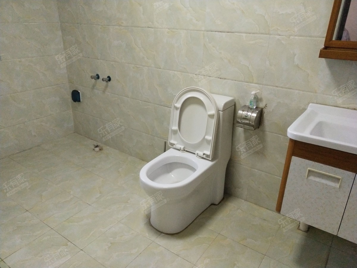 金宝城市佳园厕所-2