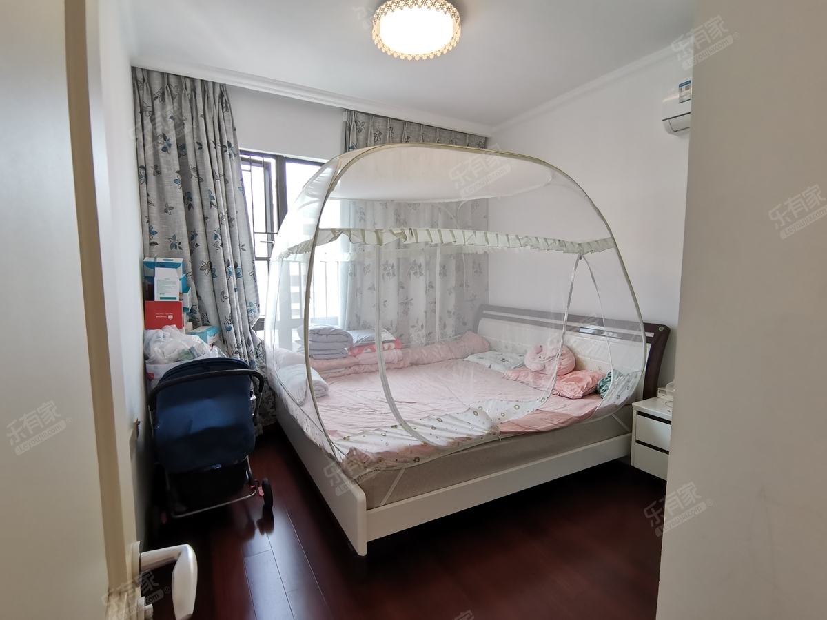 11号线地铁沿线，万科四期，电梯三房，满五唯一，诚心出售